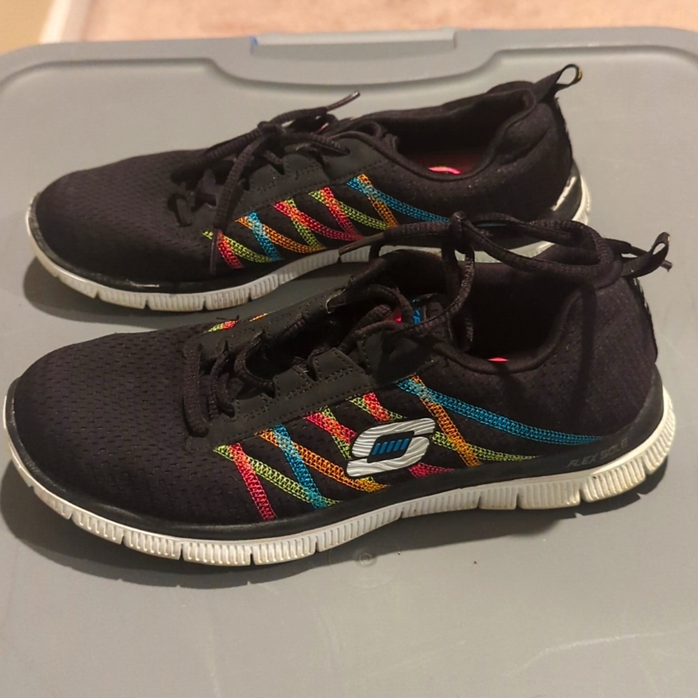 SKECHERS WOMEN'S FLEX APPEAL SOMETHING FUN LOW TOP TRAINERS - BLACK Discontinued